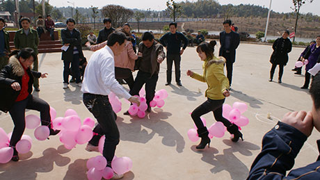 ҵ��ʱ�主��Ա�������Ȥζ�˶�