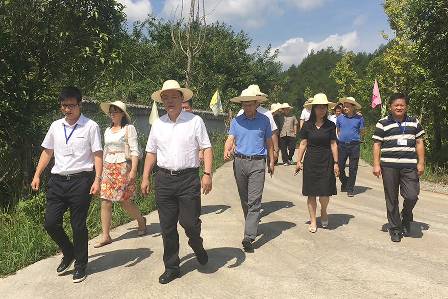 F:\2015-2018��OA�ļ� ���ӻ�ý�岥��ͼ���\2018-OA�ļ� ���ӻ�ý�岥��ͼ���\2018.07.31-���뵳У��У��������������б����������ǲ��ڼҼ���\01.jpg